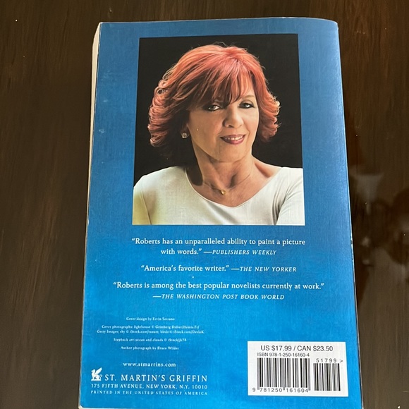 Nora Roberts Book Bundle - Picture 2 of 3